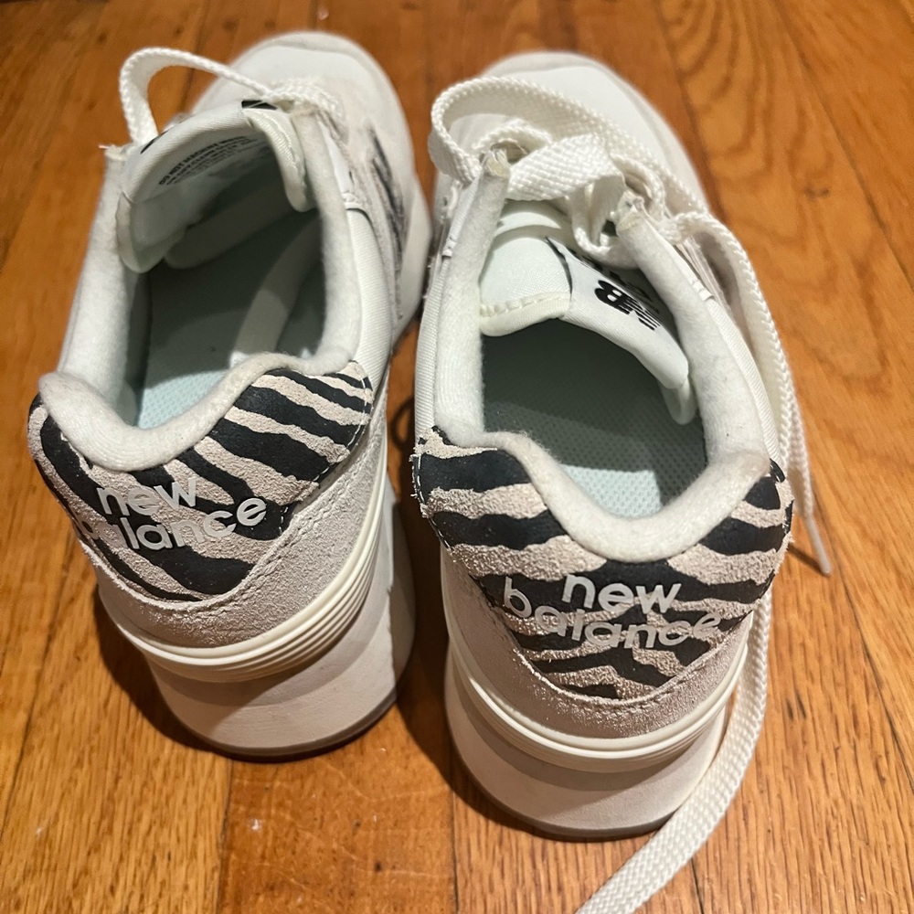 New Balance White and Black Casual Sneakers PLATFORM